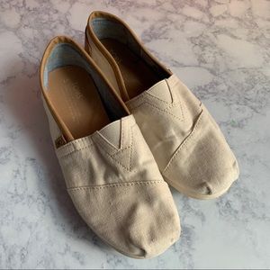Toms Slip-On Cream and Tan Simple Flat Shoes Neutral
